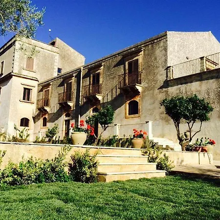 Borgo Del Carato Resort Solarino