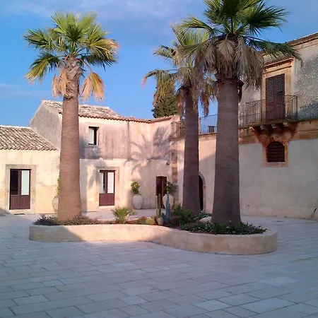 Borgo Del Carato 3* Solarino