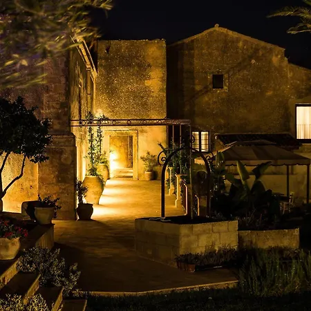 Borgo Del Carato Resort Solarino
